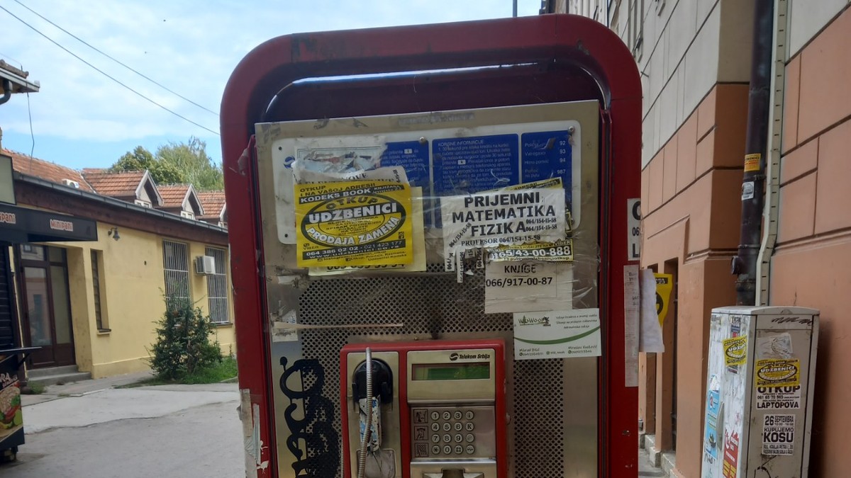 Fiksni telefoni, telefonske govornici i telefonski imenici su prošlost