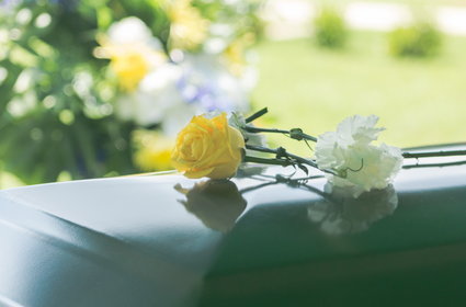 Zasiłek pogrzebowy 2022 — ile wynosi, komu przysługuje, jak go dostać?