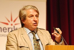 Benjamin Barber: Internet nie obali dyktatur na świecie