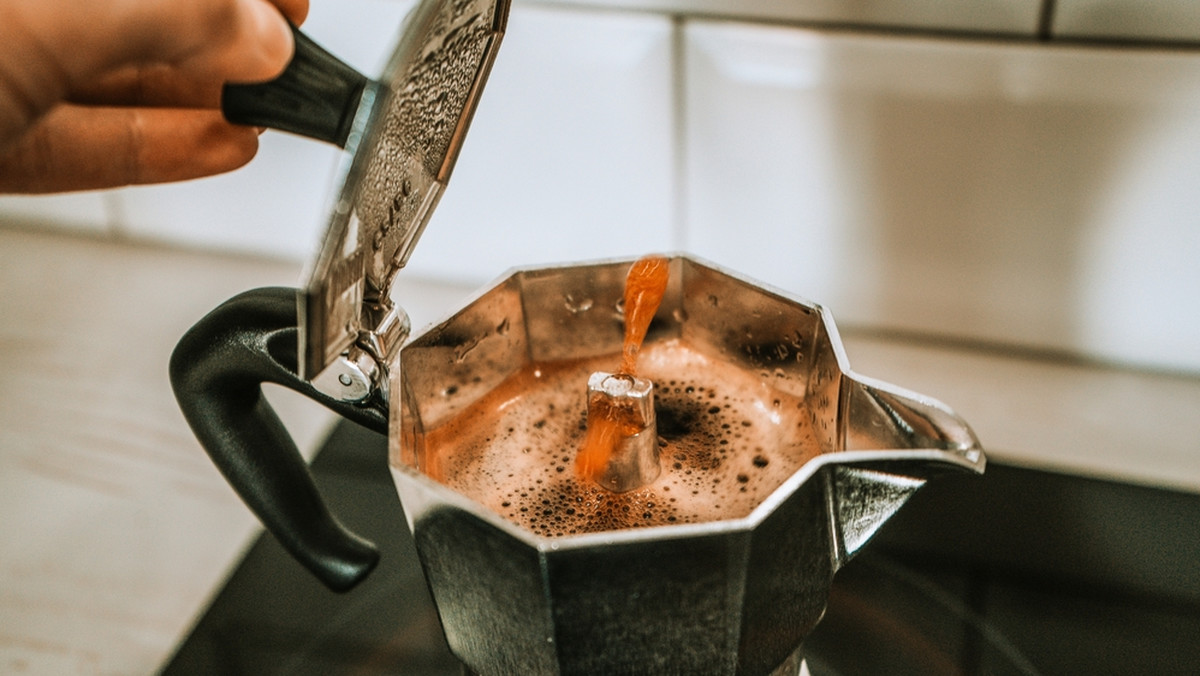 Jak poprawnie parzyć kawę? Barista zwraca uwagę na ważny szczegół