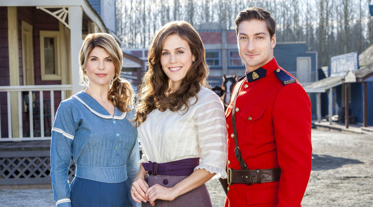 Lori Loghlin, Erin Krakow és Daniel Lissing (Fotó: Hallmark)