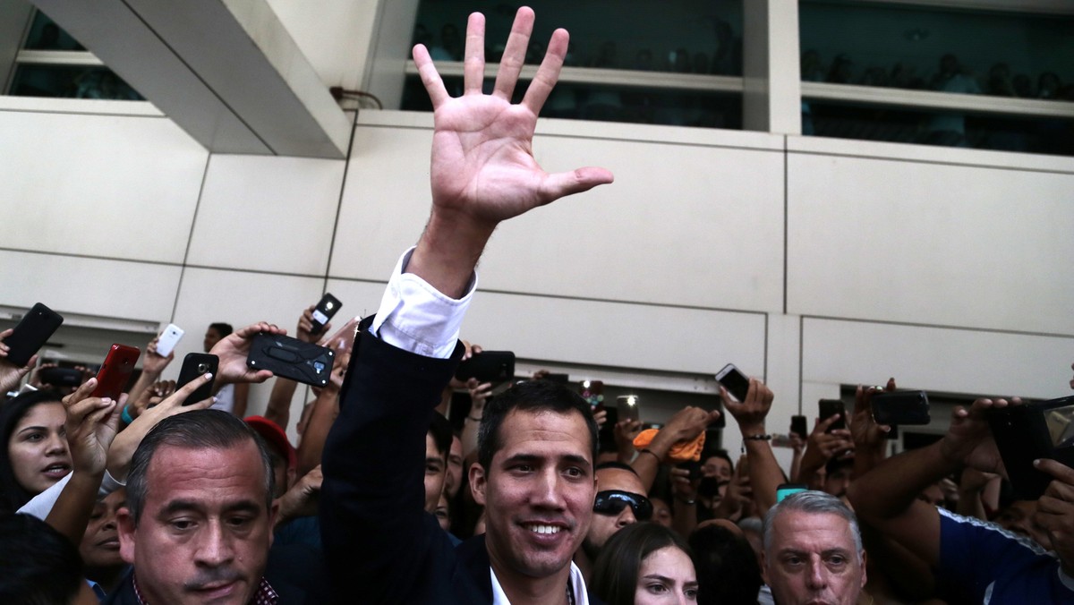 Wenezuela: Juan Guaido wrócił do kraju. Witany jest jak "gwiazda rocka"