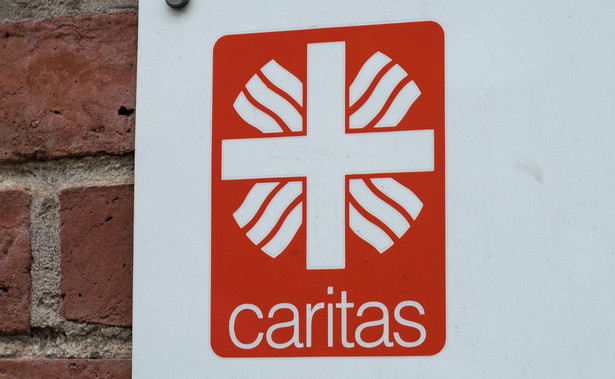 Ks. Iżycki powiedział, że od początku kryzysu Caritas Polska chciała wesprzeć Caritas Białoruś, jednak niesienie pomocy w terenie przygranicznym okazało się dla tej organizacji niemożliwe
