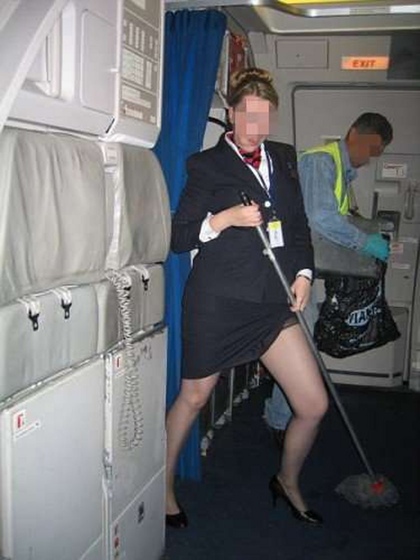 Stewardessy robią striptiz! FOTO