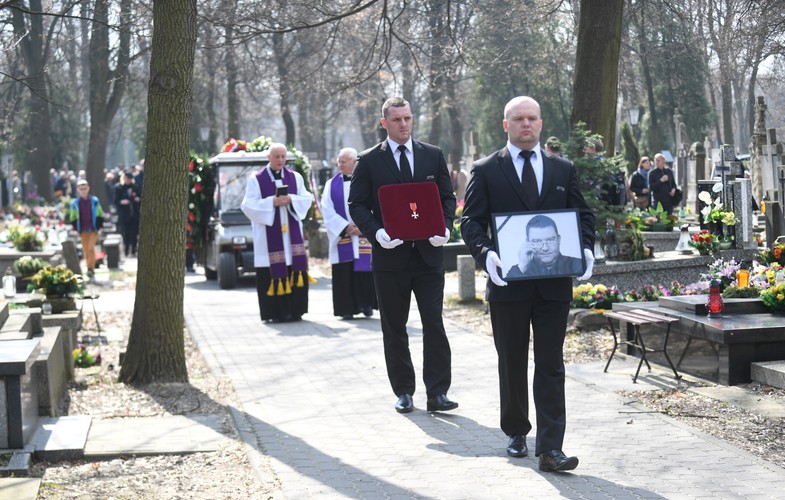 Uroczystości pogrzebowe dziennikarza sportowego Pawła Zarzecznego