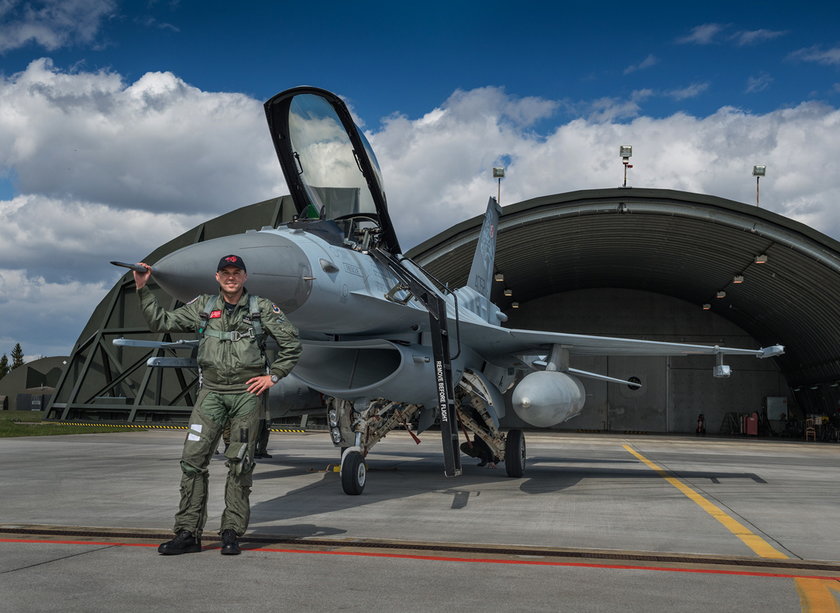 F-16 w tygrysim malowaniu przyleciał na Krzesiny