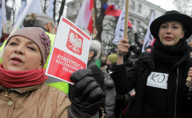 Polacy wychodzą na ulice. Kilkanaście demonstracji w weekend w Warszawie