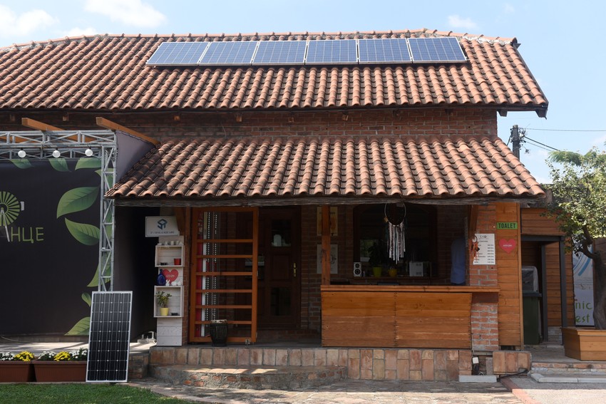 Solarni paneli na kući u kojoj živi