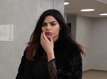 Manekenka (31) se RAZVELA I ISELILA IZ STANA SA DECOM, a sada se oglasila pevačica sa istom sudbinom i UPUTILA JOJ NEOČEKIVANE REČI (FOTO)