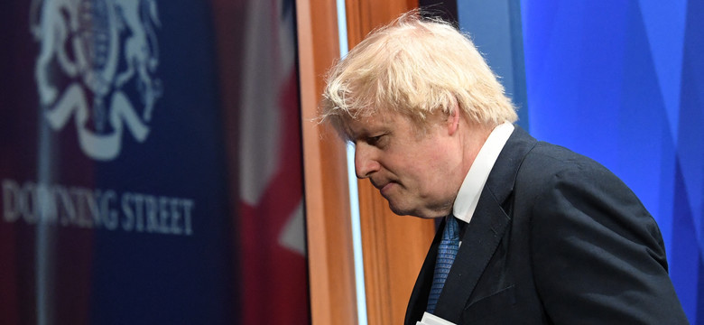 Czy nastąpi spektakularny kres rządów Johnsona? Premier Wielkiej Brytanii usiłuje się ratować