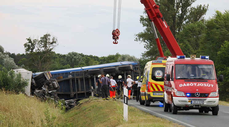 Halálos baleset történt Dunaföldvár térségében / Fotó: MTI/Donka Ferenc