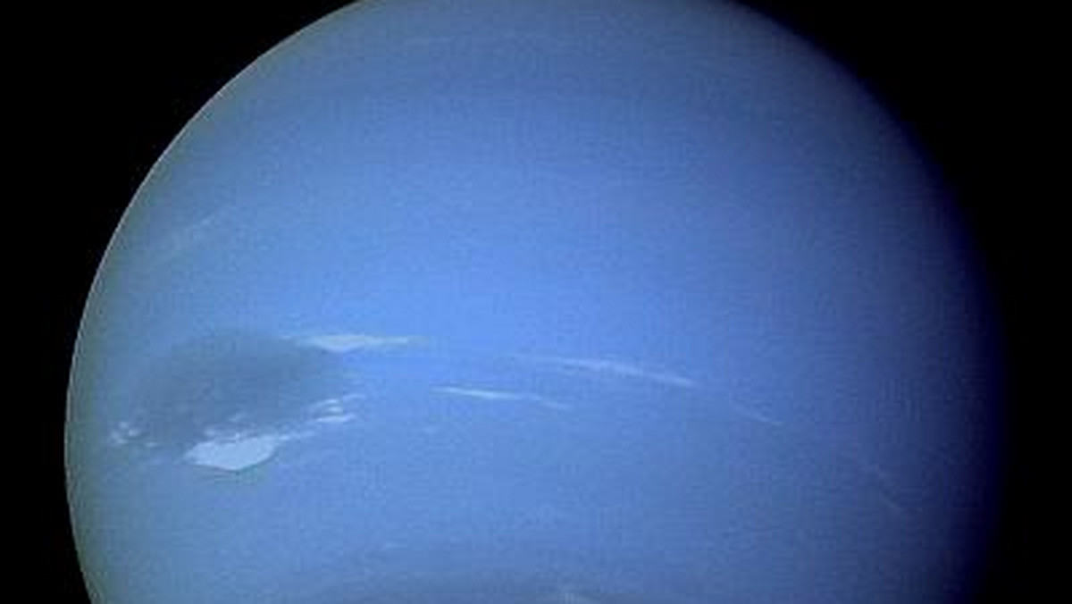 Czy blisko dwa wieki temu w powierzchnię Neptuna uderzyła potężna kometa? Na to wskazują najnowsze wyniki badań gazów w atmosferze tej olbrzymiej niebieskiej planety - czytamy w serwisie nature.com.