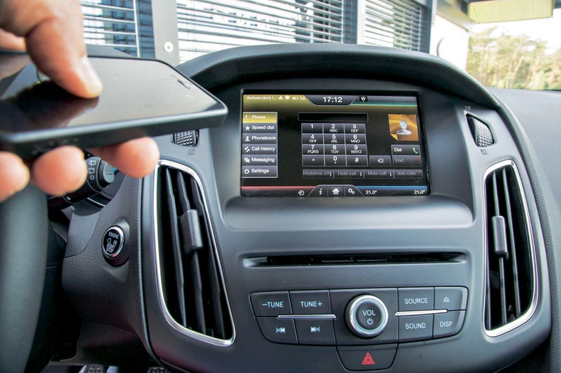 System multimedialny Ford SYNC pozwala za pomocą Bluetootha w łatwy sposób podłączyć smartfona