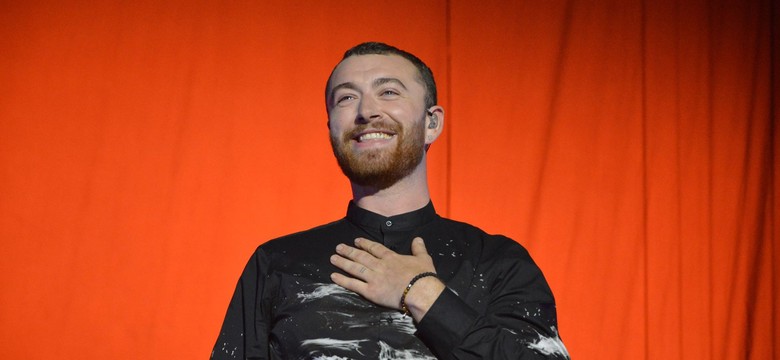 Sam Smith znów walczy o tytuł hitu lata. Zobacz teledysk do "How Do You Sleep"