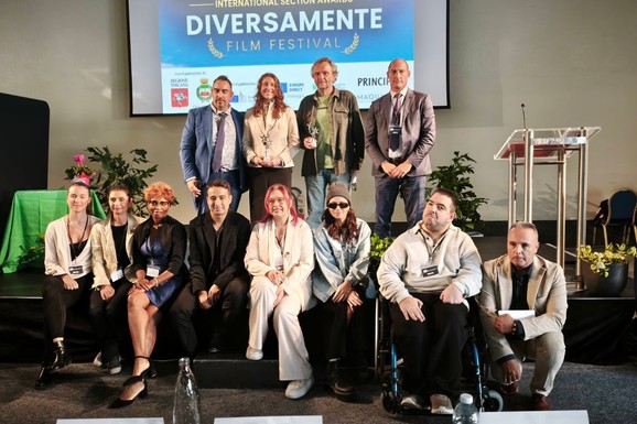 Valjevac Zoran Đorđević osvojio još jednu filmsku nagradu: Posle Kana, priznanje i u Italiji za dokumentarac o umetniku koji stvara levim stopalom
