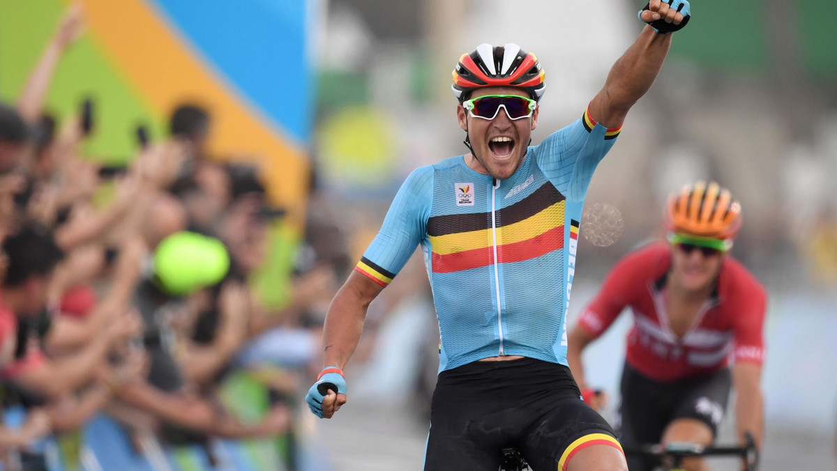 Greg Van Avermaet przejdzie we wtorek operację po wypadku na rowerze górskim, który miał miejsce w minionym tygodniu. Mistrz olimpijski z Rio doznał złamania lewej kości strzałkowej bez przemieszczenia podczas treningu. Lekarze uznali, że operacja przyspieszy jego proces powrotu do zdrowia.