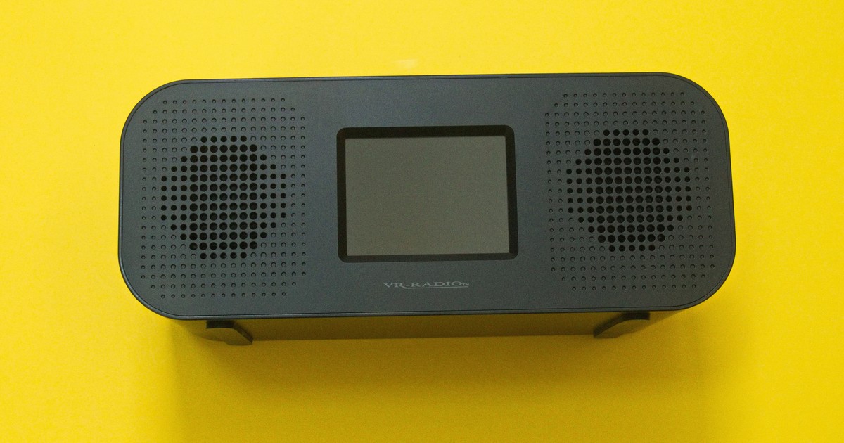 Testte VR radyo DOR-400: EWF acil durum alarmına sahip stereo radyolu çalar saat
