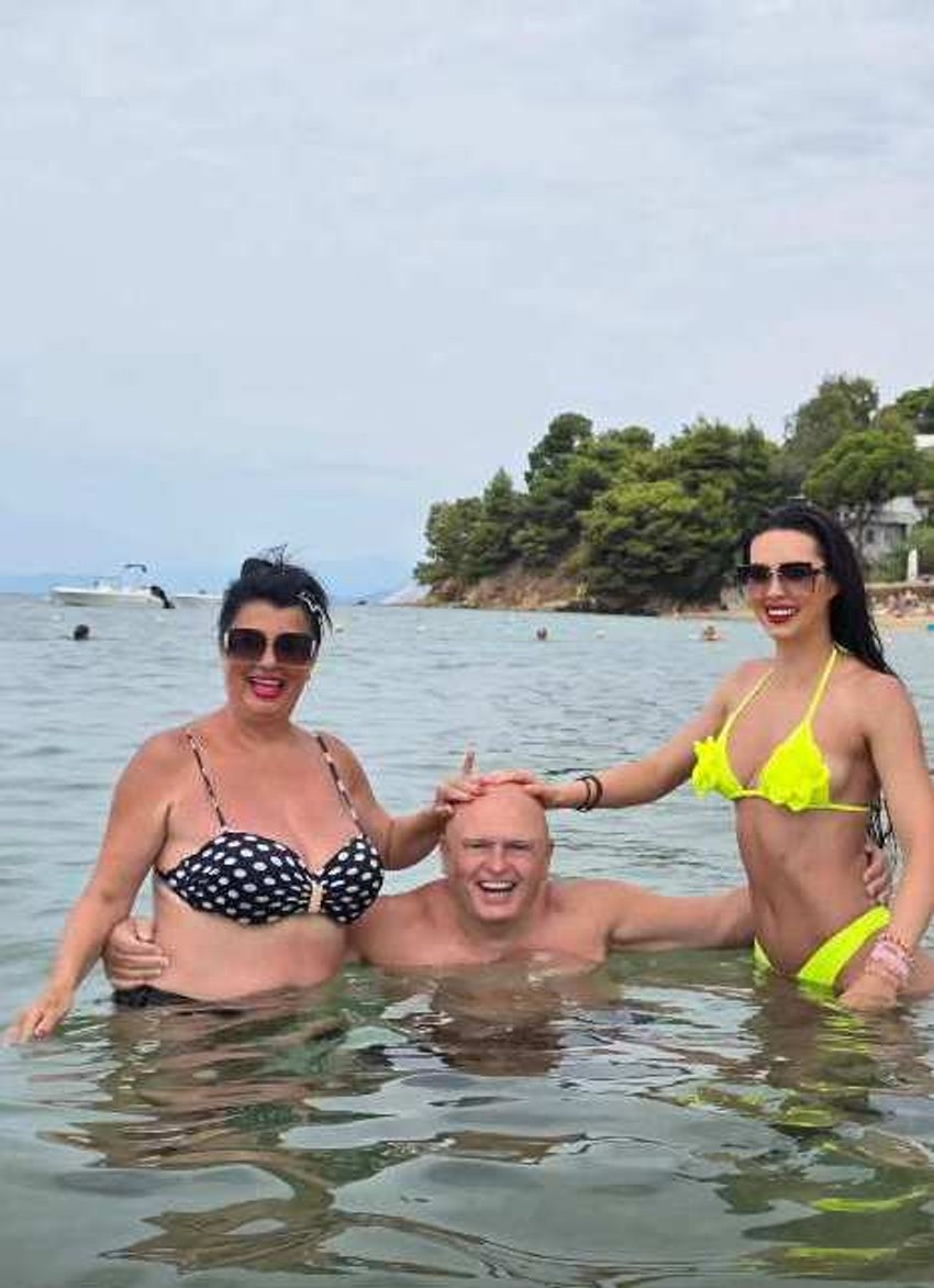 Šuška se da poznata pevačica ulazi u Elitu 10, ćerka joj žari i pali na mrežama