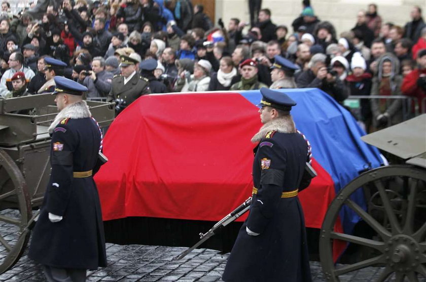 Komorowskiego nie będzie na pogrzenie havla! bo stracił