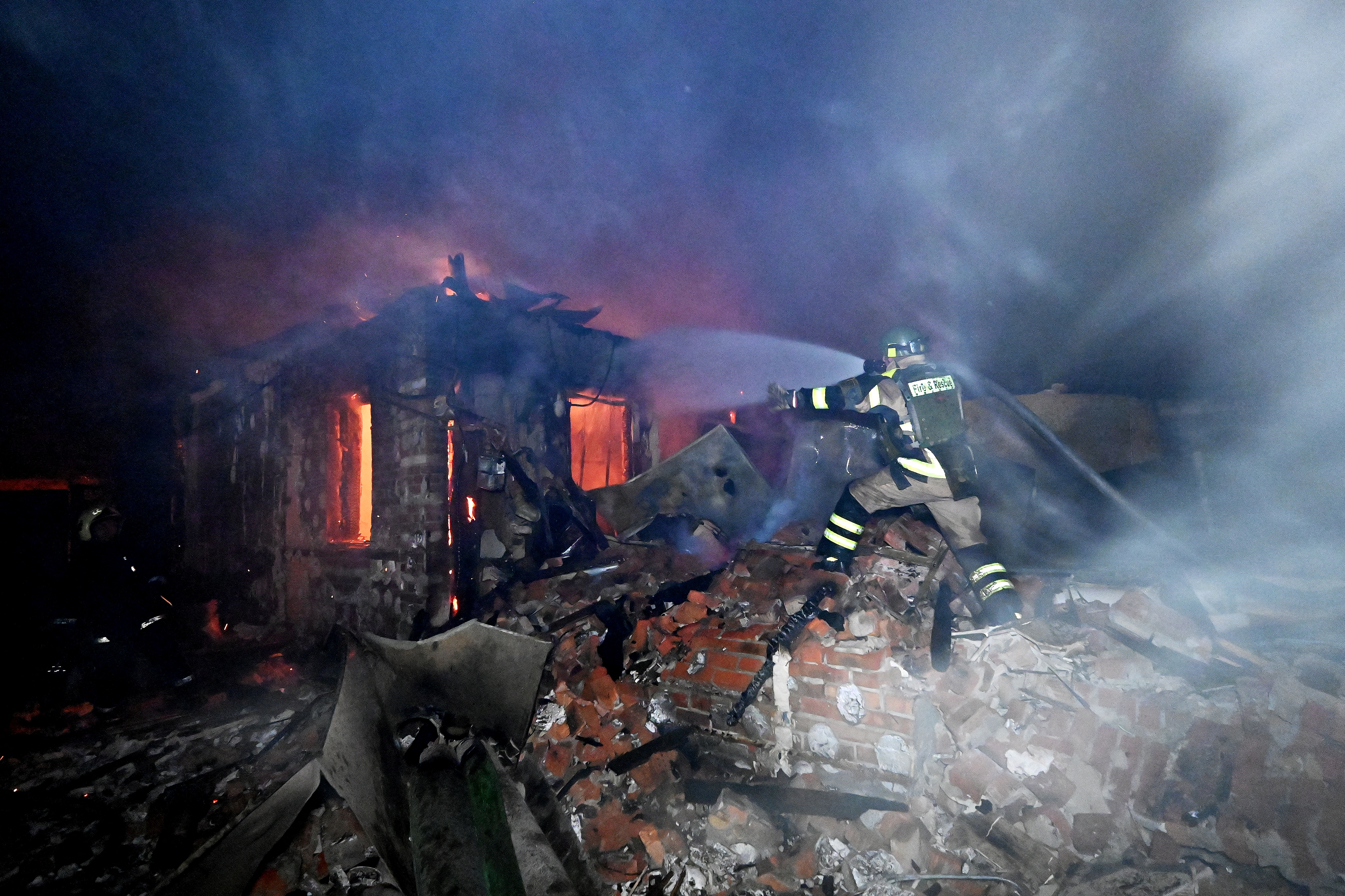 Droni russi colpiscono Kharkiv: 17 feriti tra cui 3 bambini