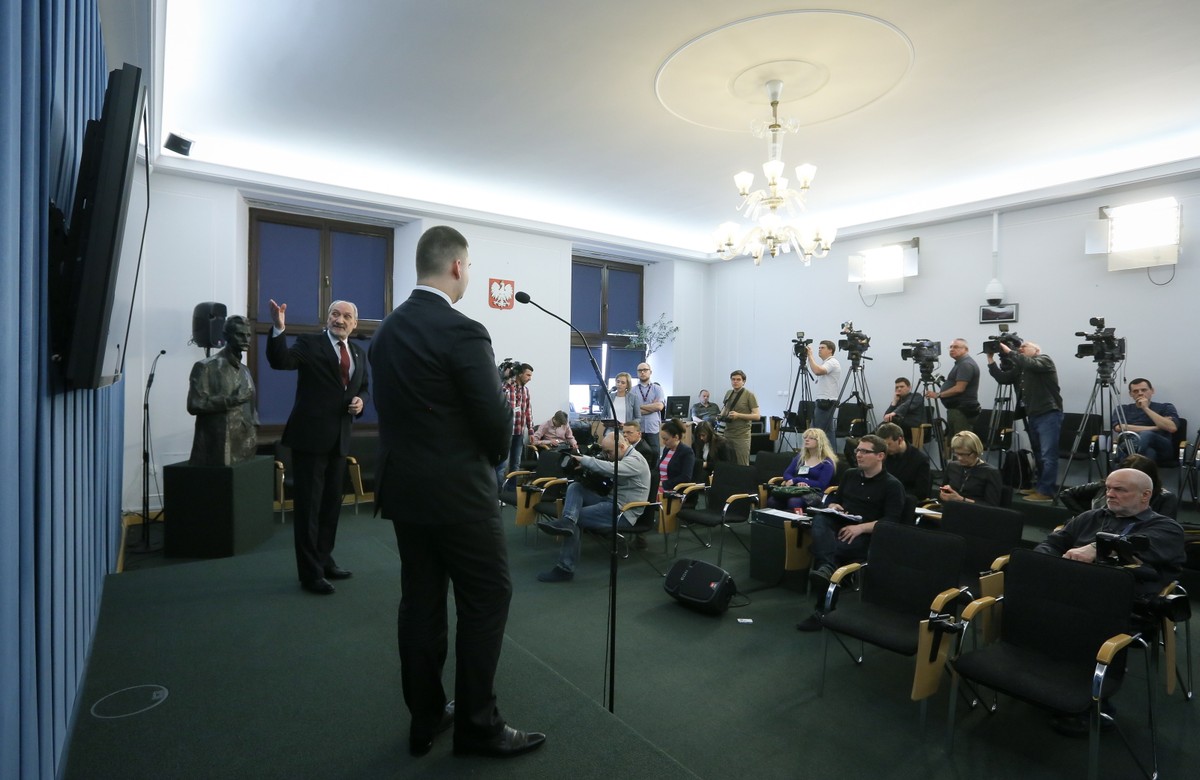 Konferencja prasowa Antoniego Macierewicza