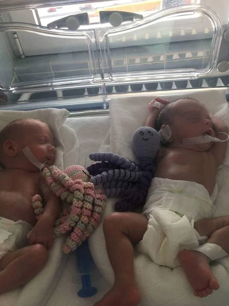 Bebe imaju osećaj kao da drže pupčanu vrpcu