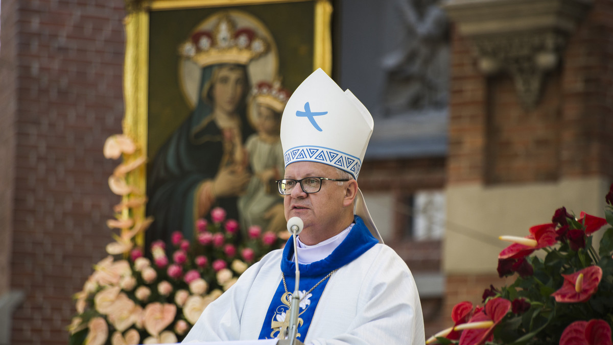 Dyspensa od obowiązku udziału w mszy odwołana przez opolskiego biskupa