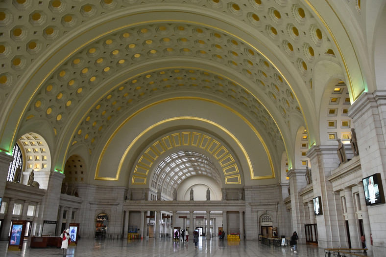 Imponujący hol zabytkowego dworca Union w Waszyngtonie, wzniesionego w 1909 r.