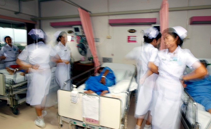 Tańczące pielęgniarki w Tajlandii