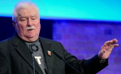 Wałęsa ostrzega opozycję przed "GowinoKaczyńskim"