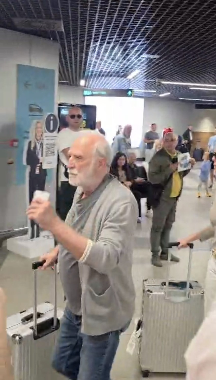 Anica i Lazar Ristovski na aerodromu