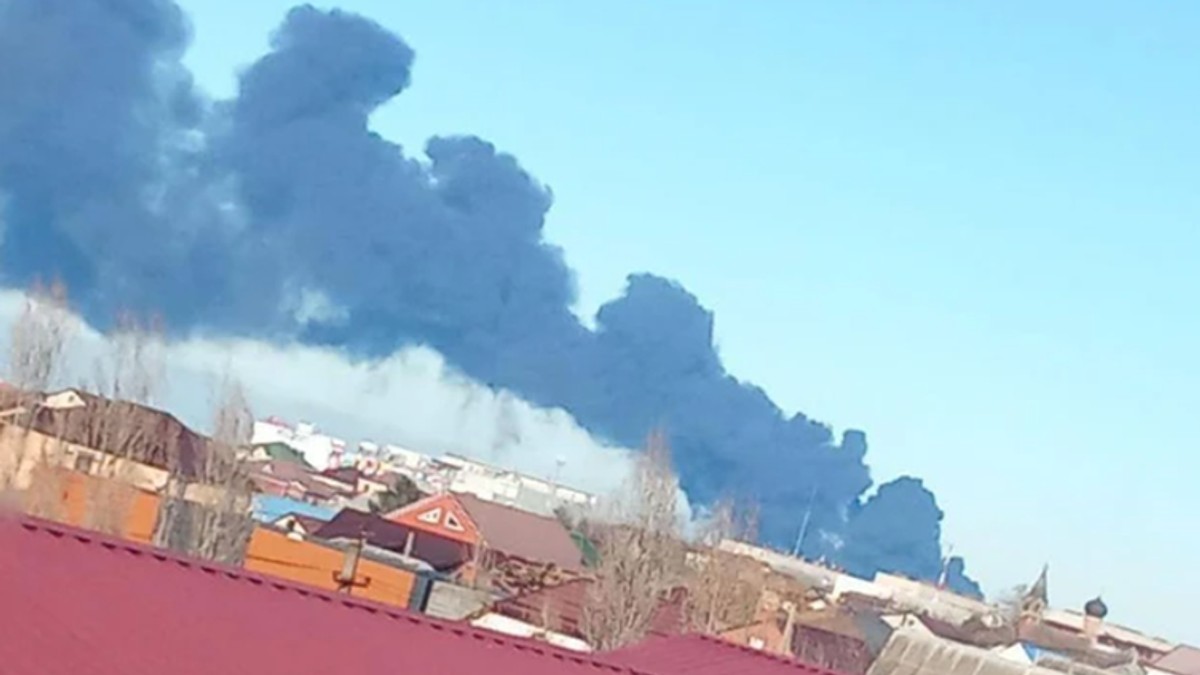 Gori rafinerija u Rusiji