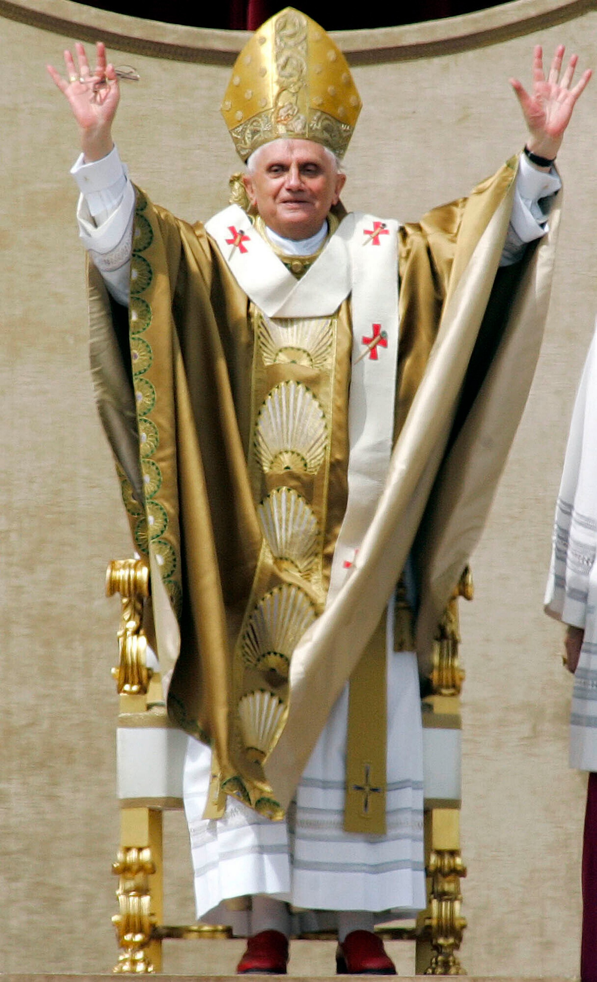 Emeritný pápež Benedikt XVI. zomrel vo veku 95 rokov.