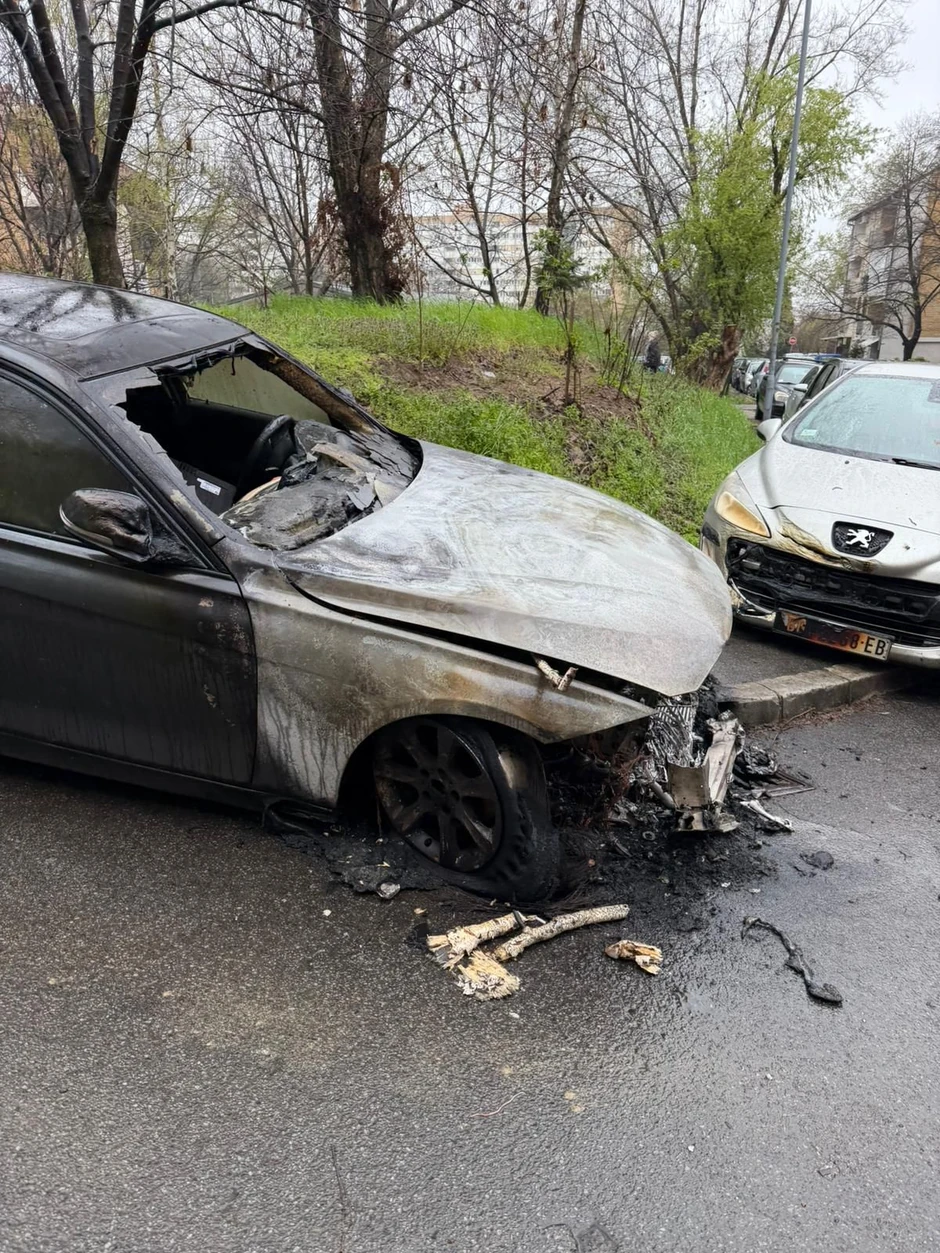 Uništen BMW u požaru na Mirijevu