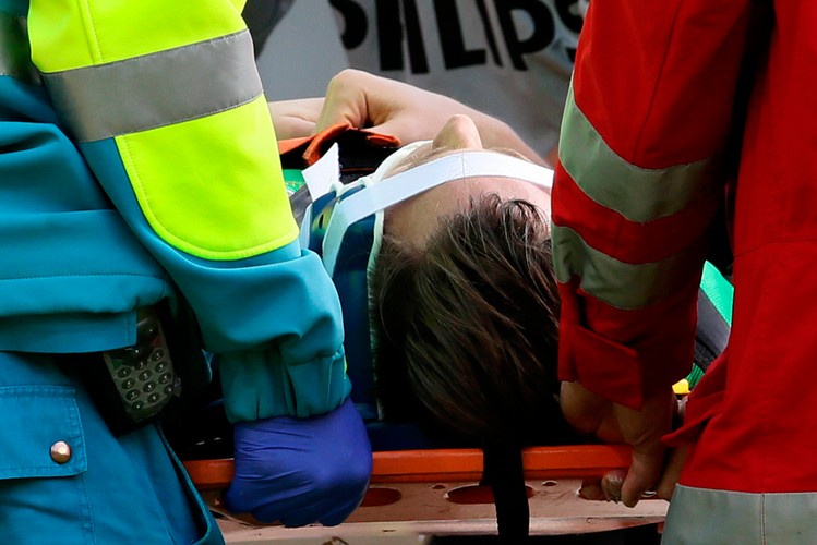 Wstrząs mózgu i stłuczone biodro. Tytoń pozostaje w szpitalu