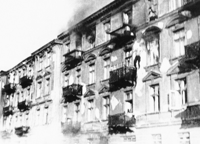 Fotografia z raportu generała SS Jürgena Stroopa dokumentującego likwidację getta w Warszawie