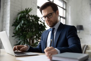 Zadłużona firma nie opublikuje oferty pracy