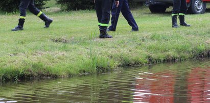 Tajemnicza śmierć 24-latka. Ciało znaleziono w stawie