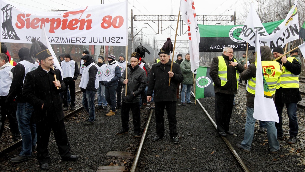 Samorządowcy m.in. Gliwic, Zabrza, Bytomia i Brzeszcz, w których funkcjonują kopalnie wytypowane przez rząd do zamknięcia nie zgadzają się z tą decyzją i chcą dalszych rozmów. W poniedziałek spotkali się w Katowicach ze związkowcami.