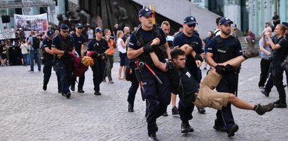 Chcieli zablokować marsz narodowców, usunęła ich policja