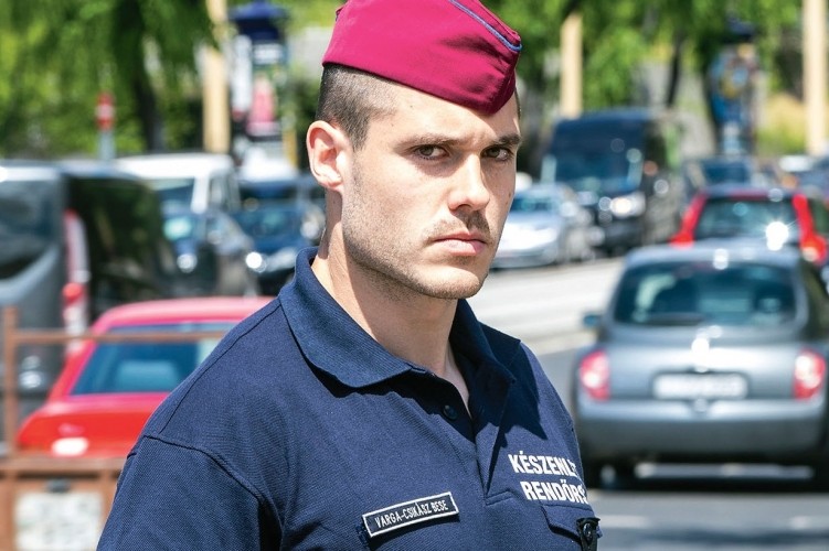 Életeket mentett Varga-Csikász Bese törzsőrmester/ Fotó: Marosfalvi Péter, police.hu