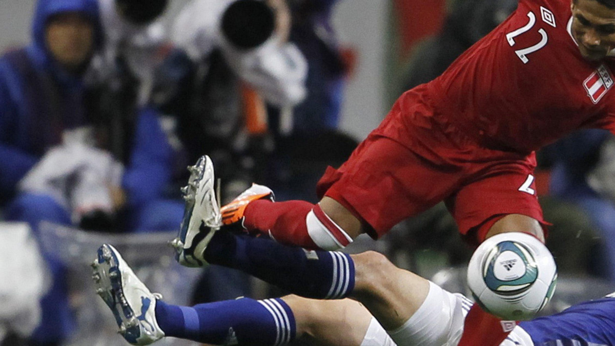 Japonia zremisowała z Peru 0:0 na otwarcie tradycyjnego turnieju piłkarskiego Kirin Cup. Mecz rozegrano w mieście Niigata. Był to pierwszy występ piłkarzy Japonii od tragicznego trzęsienia ziemi i tsunami z 11 marca.