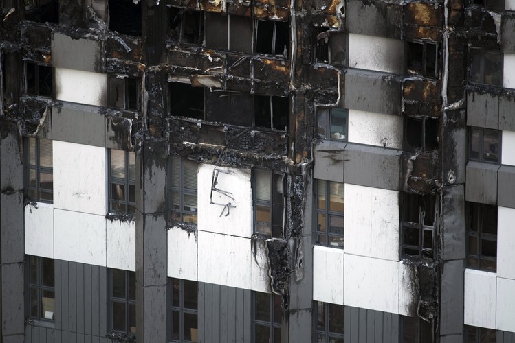 Zniszczone fragmenty elewacji