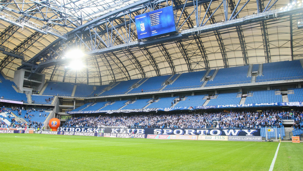 Poznański sąd we wtorek wymierzył karę siedmiu miesięcy ograniczenia wolności kibicowi Lecha, Piotrowi K. za to, że podczas meczu piłkarskiego we wrześniu ubiegłego roku, prowadząc doping, znieważył osoby wyznające religię islamską.