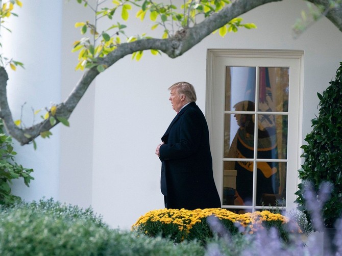 Donald Tramp ispred Bele kuće u Vašingtonu