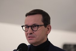  Mateusz Morawiecki podczas szczepienia trzecia dawka szczepionki przeciw covid