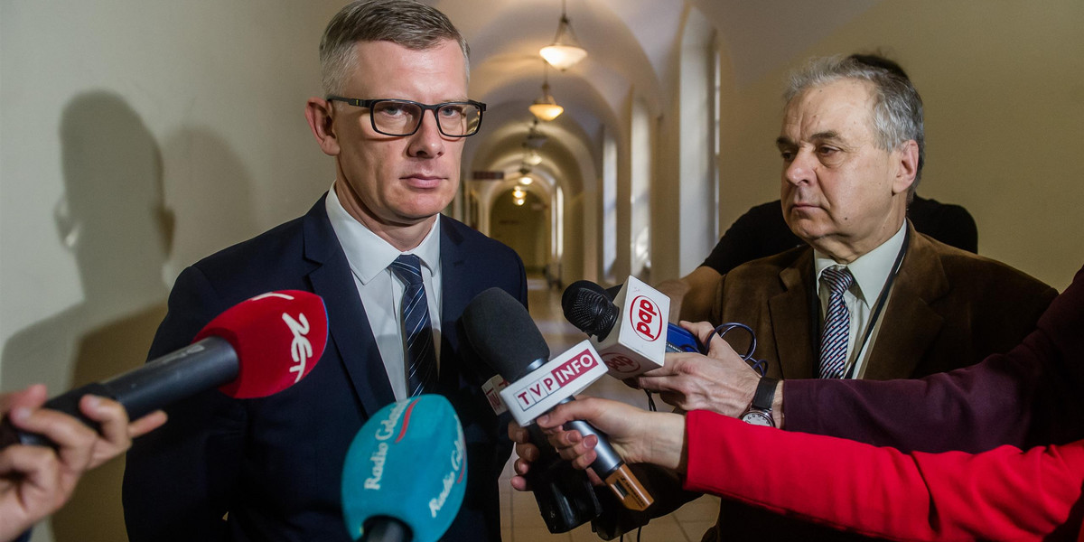 Na opozycji narodził się plan, jak szybko pozbyć się komisji, na której czele stoi dr hab. Sławomir Cenckiewicz.