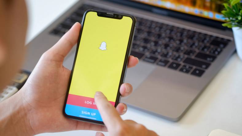 Snapchat to popularna aplikacja mobilna