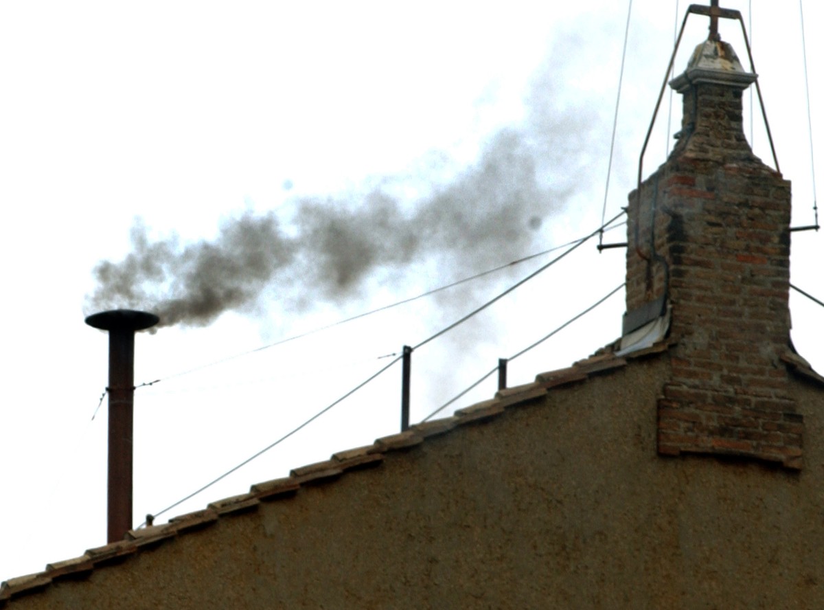 Czarny dym nad Watykanem. Konklawe w 2005 roku