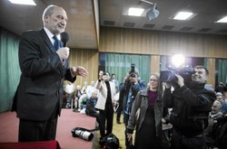 Macierewicz jednak szefem MON? Gowin: Będzie elementem szerszej drużyny